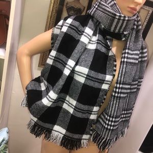 Charlotte Daniel NWOT! Plaid  Fringe Scarf